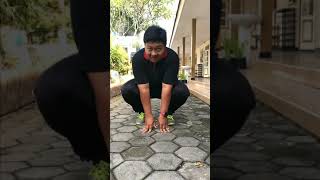 Gerak Lokomotor Menirukan gerakan Katak