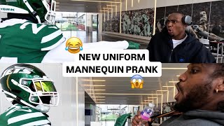 Jets Players Hilariously Pranked With New Uniform In Fake Mannequin