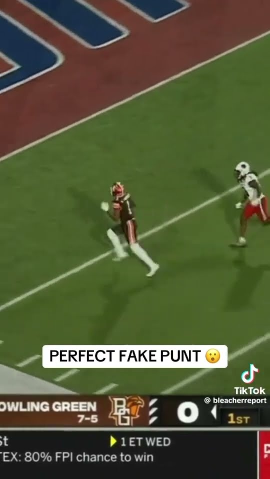 Perfect fake punt #hoodnews #bowlinggreen #arkansasstate #collegefootball #fake #football #omg #how