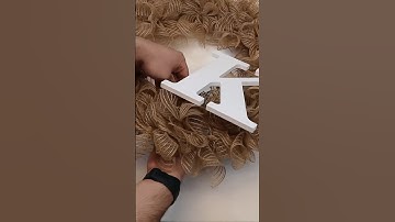 Make an easy monogram wreath using burlap mesh! #diy #reels  #decor #homedecor