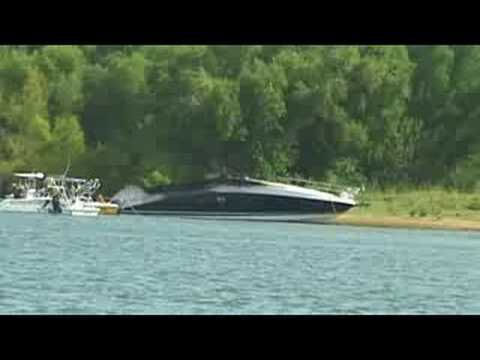 55' SeaRay on fire at party cove on Lake Lewisville near Dallas Texas