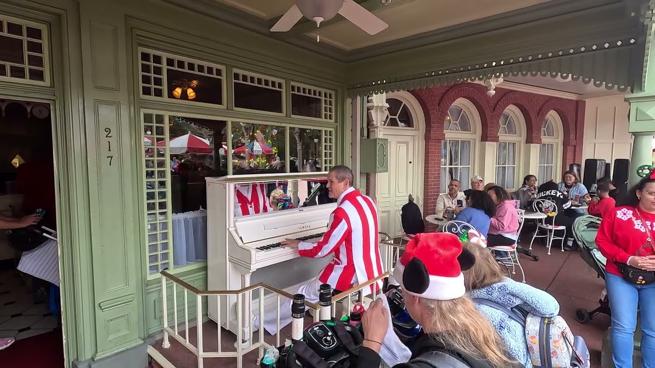 THE LITTLE MERMAID - UNDER THE SEA - Played on Piano at  Casey's Corner | Walt Disney World Resort