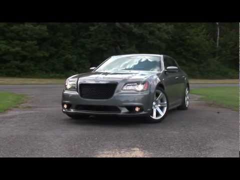 Video: Hoe stel jy die olieveranderingslig op 'n 2012 Chrysler 300 terug?