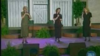 The Perry Sisters - He Took The Grave Clothes chords