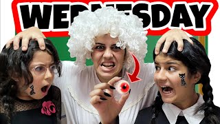 Wednesday Addams Kötü İki̇z Kardeş Granny Deli̇ Kadin Gi̇zlenmi̇ş Kameralari
