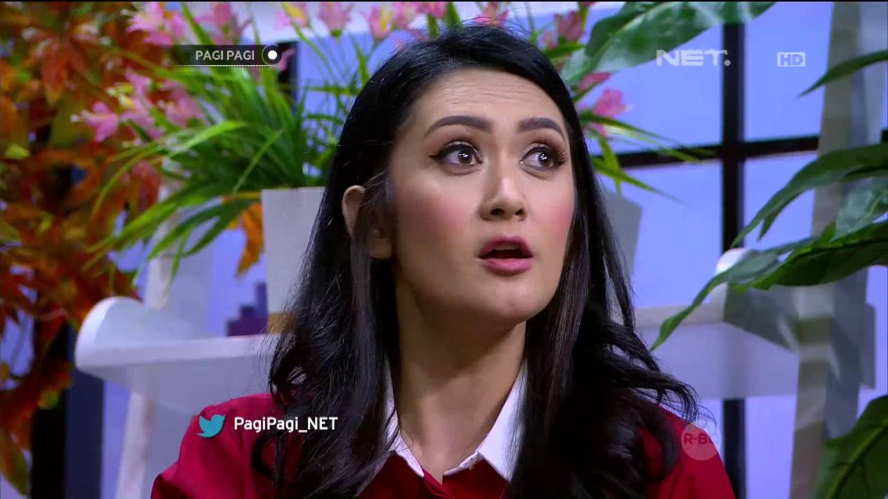 Nafa Urbach dan Ahmad penjual skoteng