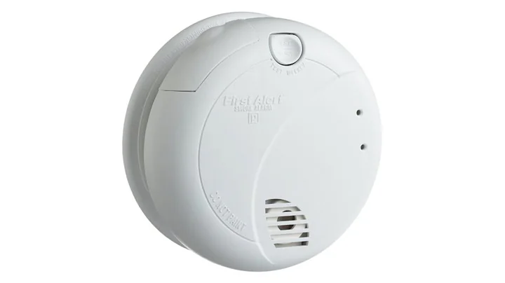 First Alert Hardwired Photoelectric Smoke Alarm with Battery Backup (7010B)