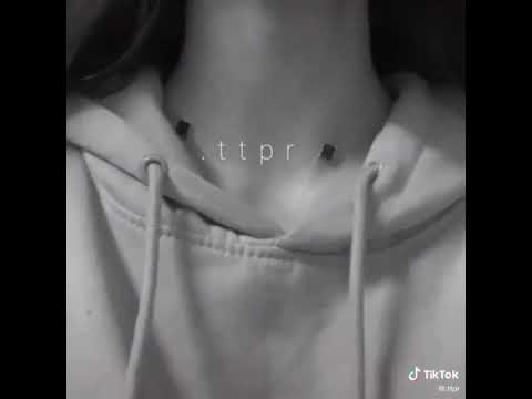 بنت تغني بصوت جميل انا عايش عمري لأجلك