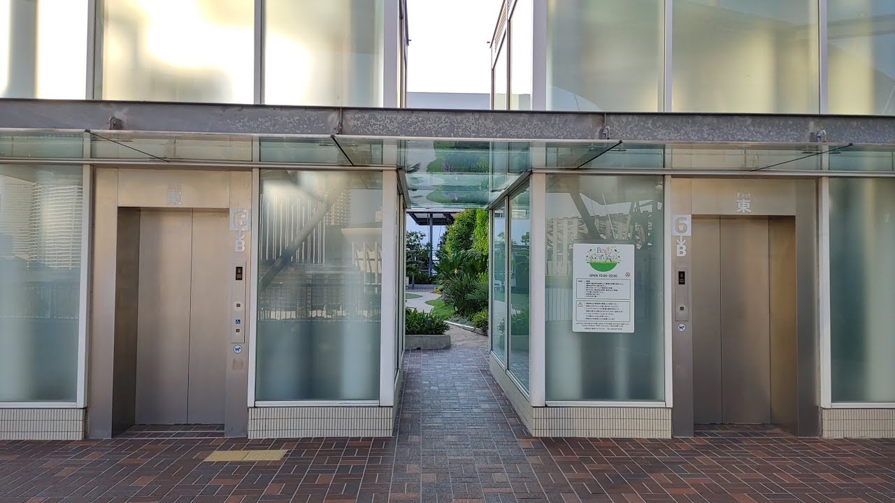 横浜ベイクォーターのエレベーター（東側）