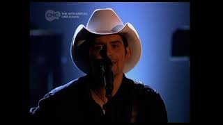 Brad Paisley- She's Everything (Live)
