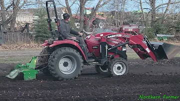 Kdo vyrábí traktory Farmall com pact?