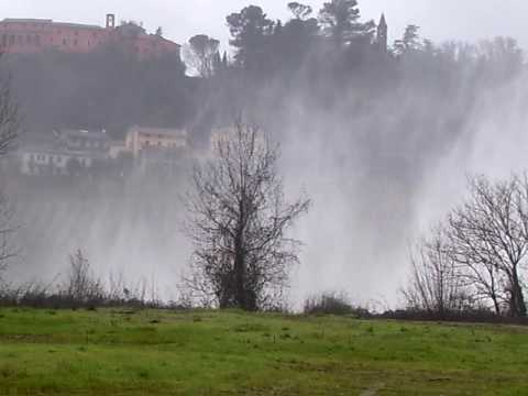 diga di corbara aperta