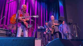 Video voorbeeld van "PUT IT WHERE YOU WANT IT Larry Carlton AT JIMMY'S  1 28 23"