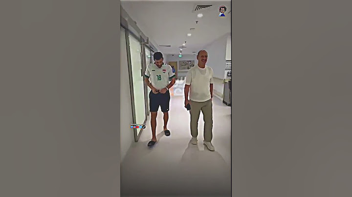 أيمن حسين يرتدي قميص المنتخب العراقي في المستشفى لـ دعم اللاعبين ضد الكويت 👏