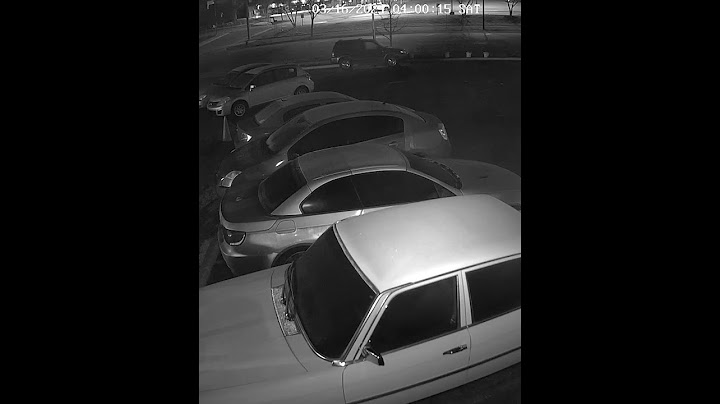 Girtas vairuotojas apverčia „Porsche“ Ann Arbor mieste