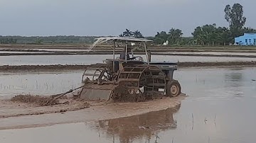 Quay cảnh máy cày Iseki Ts2510 xới đất nước xạ đất cảnh ruộng đất nước xạ lúa vụ 3 hè thu