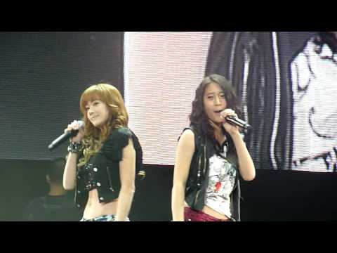 [SMTOWN 2010 - LA] SNSD Jessica & f(x) Krystal (Jung Sisters!) - Tik Tok [100904]