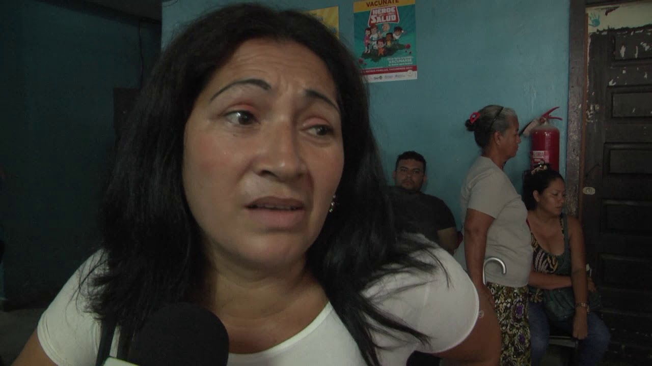 LARGAS FILAS Y HORAS DE ESPERA EN SOFOCANTE CALOR, CENTRO DE SALUD DE CHOLOMA - YouTube