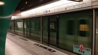 【***鬼魅黑箱車】港鐵 ISL M-Train (A149/A256) 不載客駛經鰂魚涌站二台 (車箱熄燈)