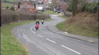 Vespa PX125 2-stroke (blue) vs LML Star Automatic 4-stroke (red)