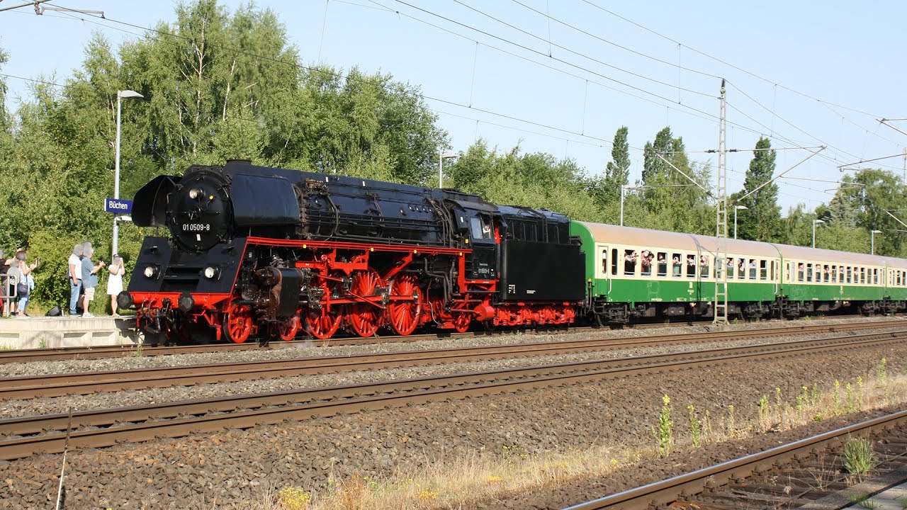 Dampflok der Baureihe 01 0509-8 bei der Ausfahrt in Thale Hbf nach Halberstadt