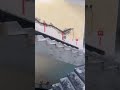 طريقة رفع مقاس دربزين الزجاج ويجب ان تكون المسامير ١٥ سنتم مثبتة بعظم الدرج 