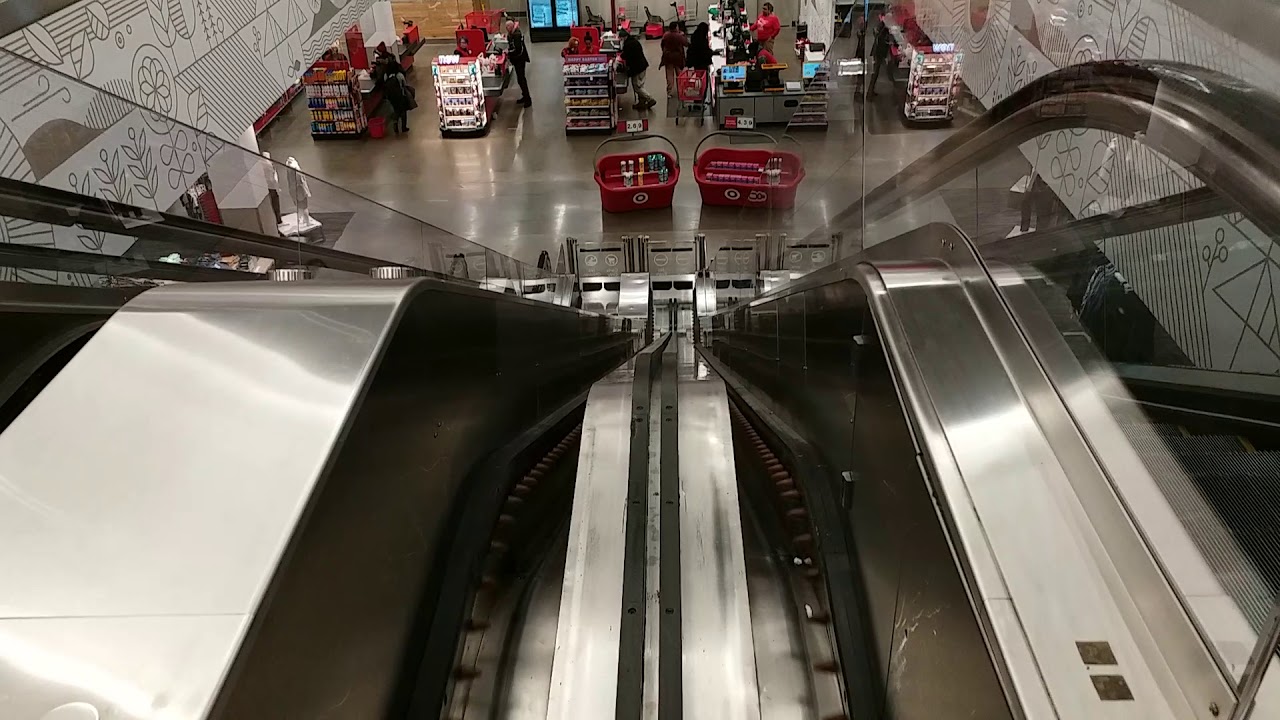 Thuan Phuong. Thang cuốn cho xe đẩy hàng tại siêu thị Target. Hiệu Quả ...