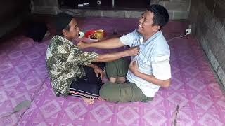 Sambil Duduk Belajar Pukulan Jarak Dekat self defense sitting position, village martial arts