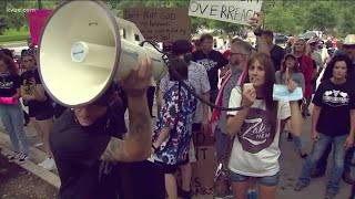Austin bar owners protests Gov. Abbott's order to close | KVUE