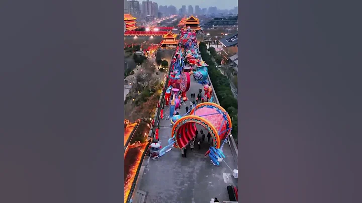 西安的城牆燈會拉滿過年儀式感！#shorts #Xi'an #china #lanternshow #newyear2023 #rabbit - 天天要聞