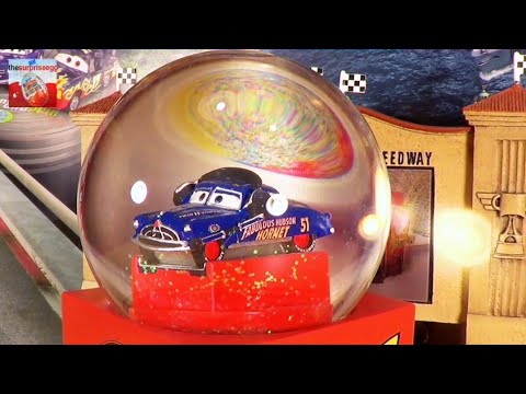 Disney Cars Disney Store THE WORLD OF CARS Snow Globe Speedeway Schneekugel
