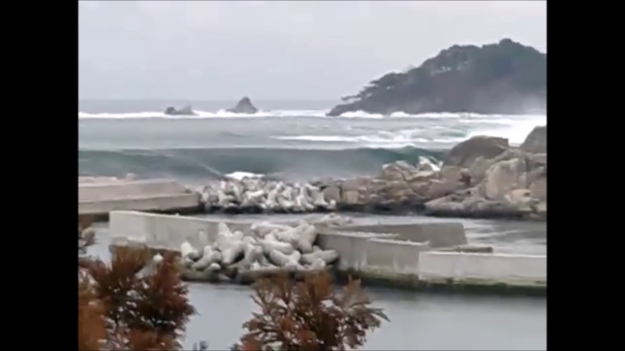 Japan tsunami wave caught on camera live - YouTube