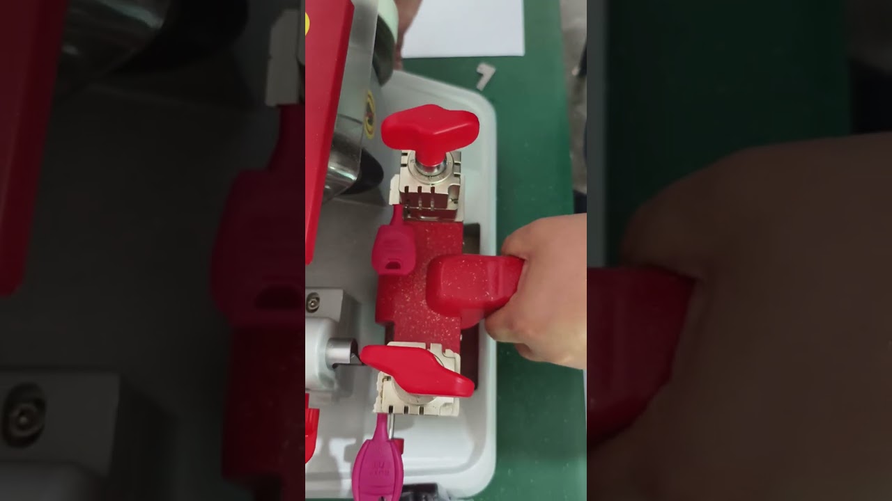 CSH007 matching with CSH001PLUS cuts Chinese door key, efficiency and precision are improved a lot!