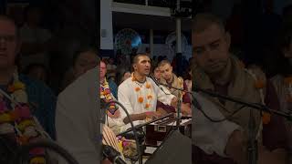 Download Lagu Sharad Bihari Prabhu’s mellow and meditative kirtan is creating a serene, soulful atmosphere. 🎶🌸 MP3 Download Lagu Sharad Bihari Prabhu’s mellow and meditative kirtan is creating a serene, soulful atmosphere. 🎶🌸 MP3