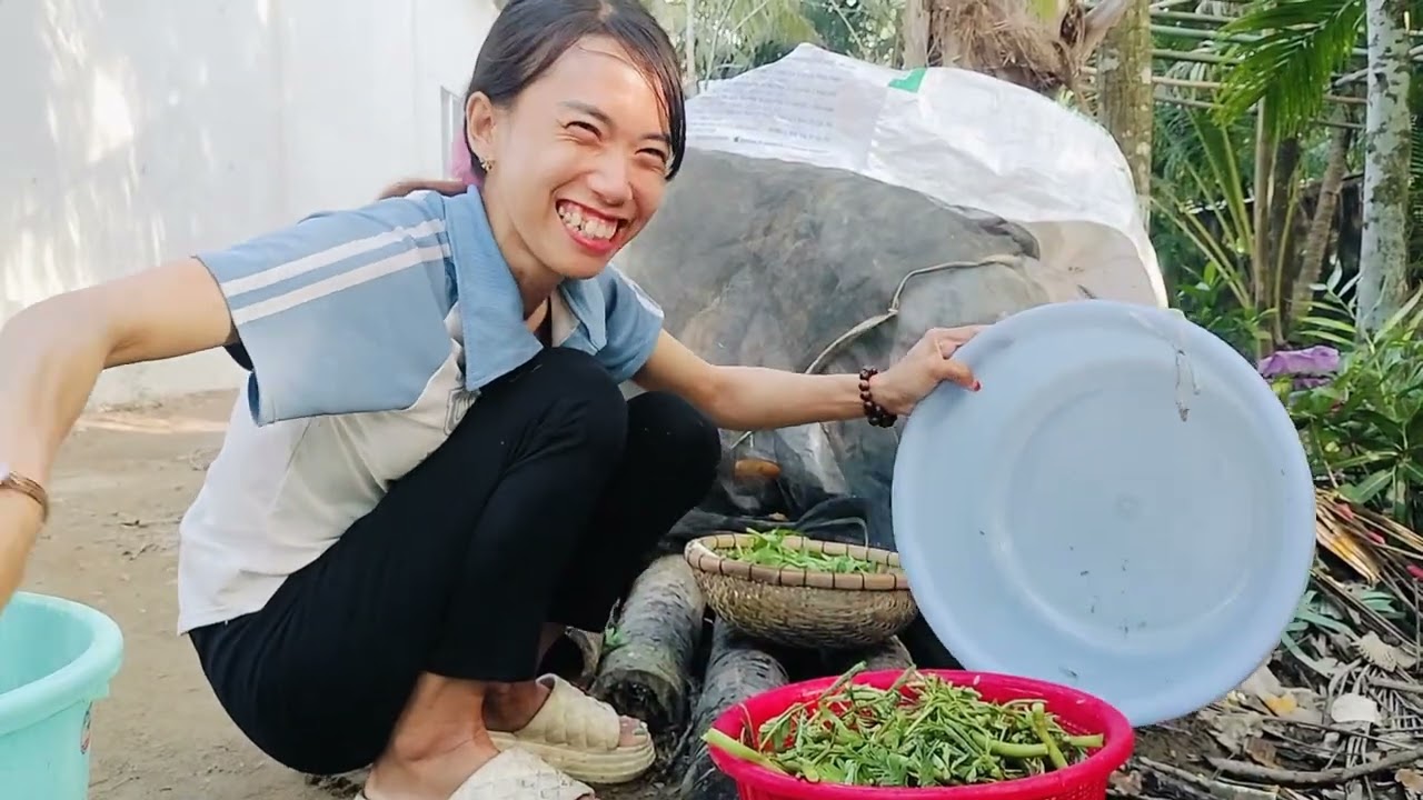 Ngày Gia Đình Em Nhận Được Món Quà Xiêu To Khổng Lồ Từ Chị Mandy Tặng | Quê Em Trà Ôn | 