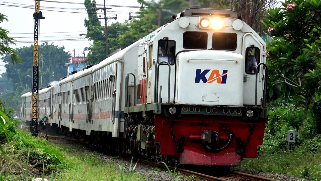 HUNTING KEDATANGAN DAN KEBERANGKATAN KERETA API DI STASIUN WARU SIDOARJO