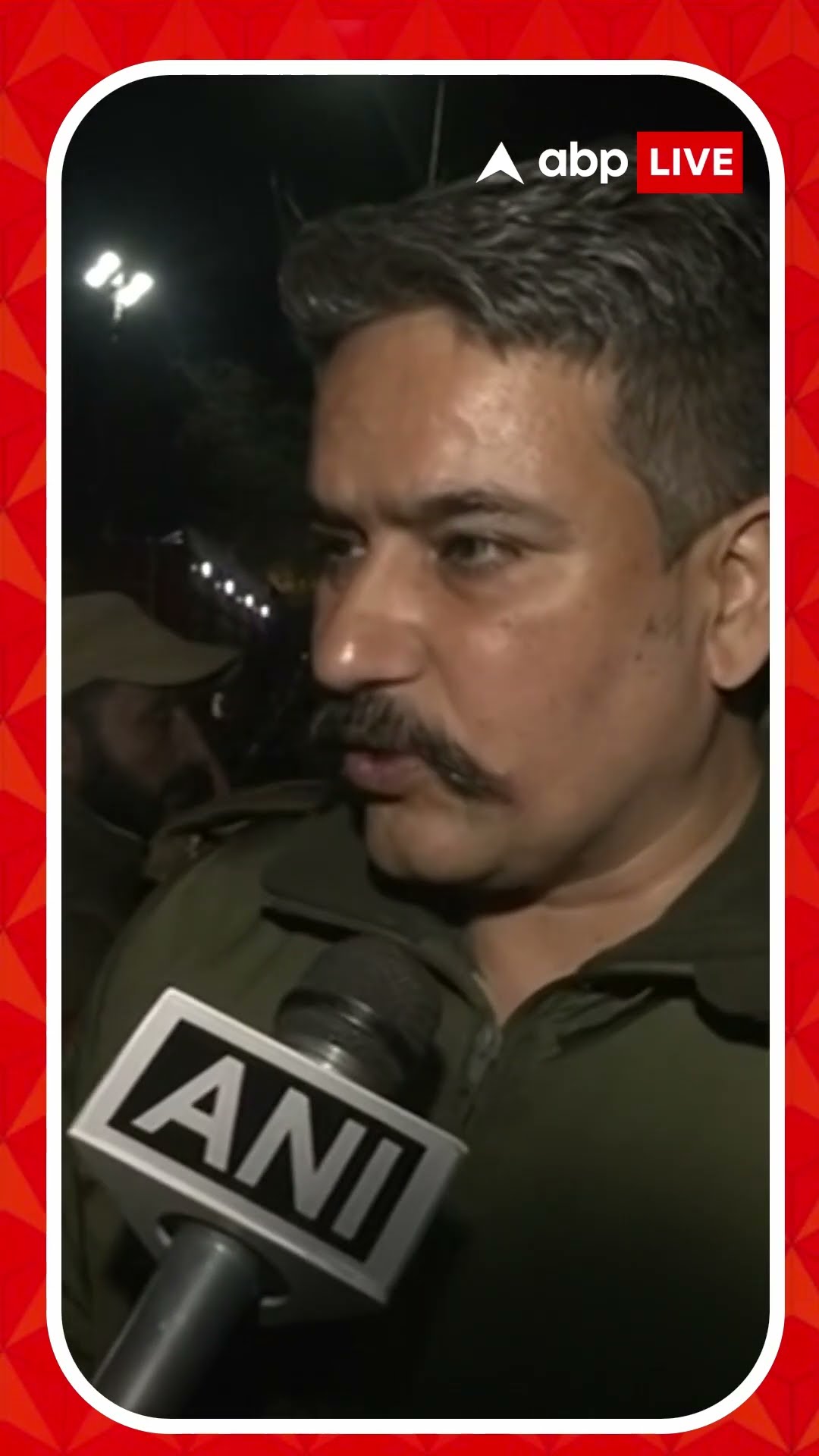 দিল্লি আসার সময় জম্মুর কাটরাতে দুর্ঘটনা, আহত ১৭ এখনও আটকে চালক