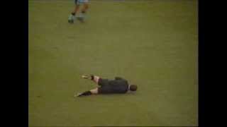 VIDEO DIVERTENTI:  Calcio   Arbitro Stupido