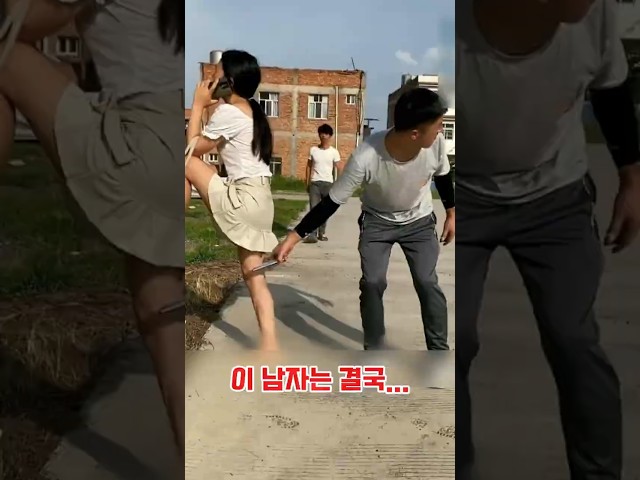 대체 뭘 했길래? 휴대폰까지 뺏어 던진 남자 #휴대폰 #목격자 #분노