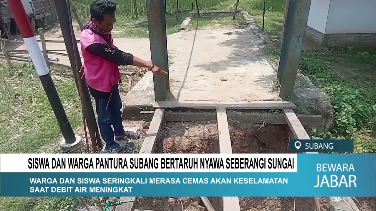 SISWA DAN WARGA PANTURA SUBANG BERTARUH NYAWA SEBERANGI SUNGAI