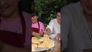 霞姐给家人做烙饼子，夹上凉拌土豆丝太香了！#shorts#陕北霞姐#xiajiefromshanbei