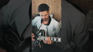 Neo-Soul Guitar Meets DnB
Hey Guys,
here are some jazz lines over a Drum n Bass groove I made. Check out my Pat Martino lesson for lick transcriptions. #shorts Neo-Soul Guitar Meets DnB