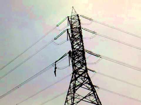 افتادن کارگر دکل بند از بالای دکل برق تقاطع همت و چمران