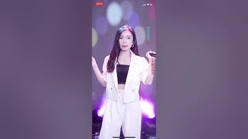 贵州小蓉儿  《我是不是你最疼爱的人》 是否，在歌唱中泪流满面的蓉儿，勾起您生命中伤感的时刻！