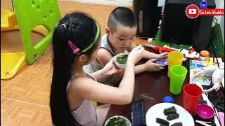 Chị Silent Sea nấu cơm canh chả lá lốt thịt và bóc vải cho Gia Linh em Cò ăn