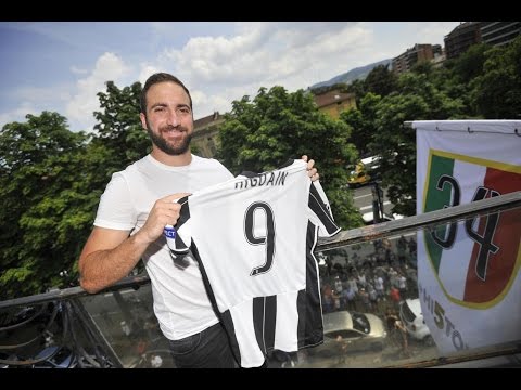 Gonzalo Higuain's first day at Juventus