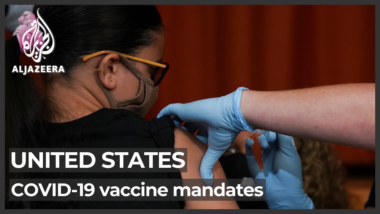 أزمة كوفيد-19 في الولايات المتحدة: ردود فعل معارضة لقرارات الجامعات الجديدة بشأن إلزامية التطعيم.