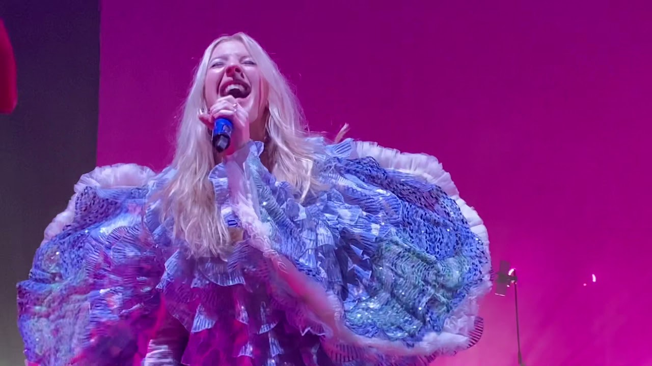 Ellie Goulding - I Need Your Love (Live in London 17/10/21) Brightest Blue Tour