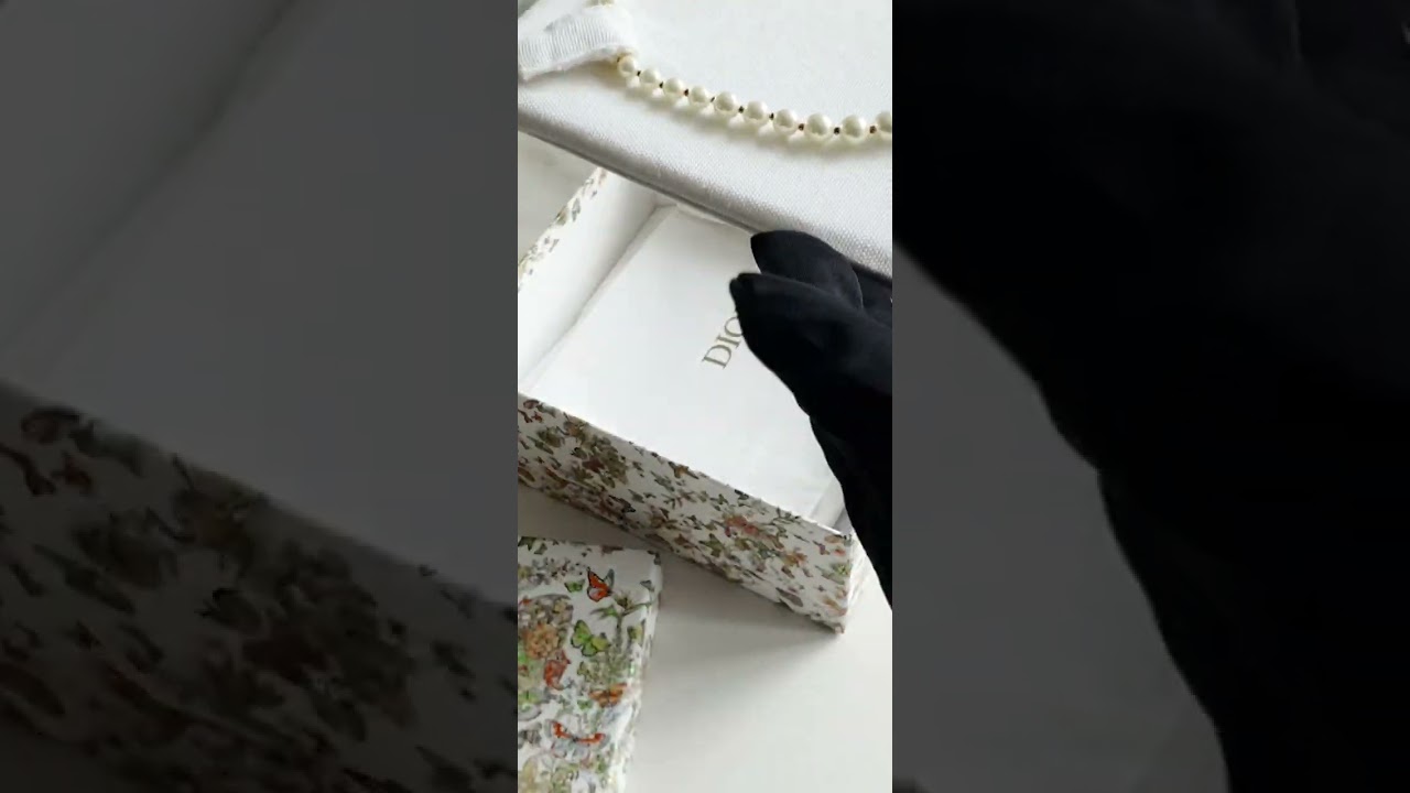 (Brand New) Authentic 30 Montaigne Chocker Necklace Gold-Finish Metal & White Pearl MYR4️⃣,5️⃣0️⃣0️⃣