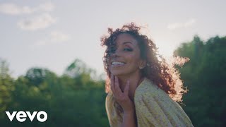 Смотреть клип Mýa - Space And Time